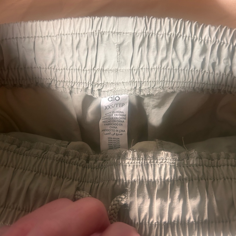 Like new Alo yoga hiking shorts - Picture 3 of 4